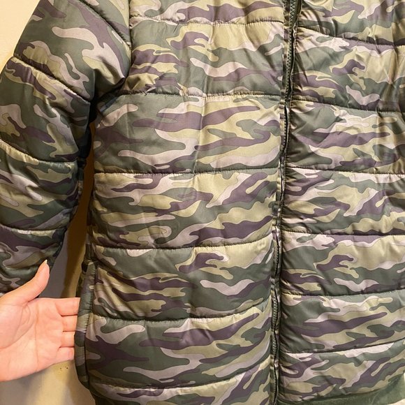 BOYS LARGE REVERSIBLE MILITARY STYLE PUFFER COAT - Picture 6 of 8